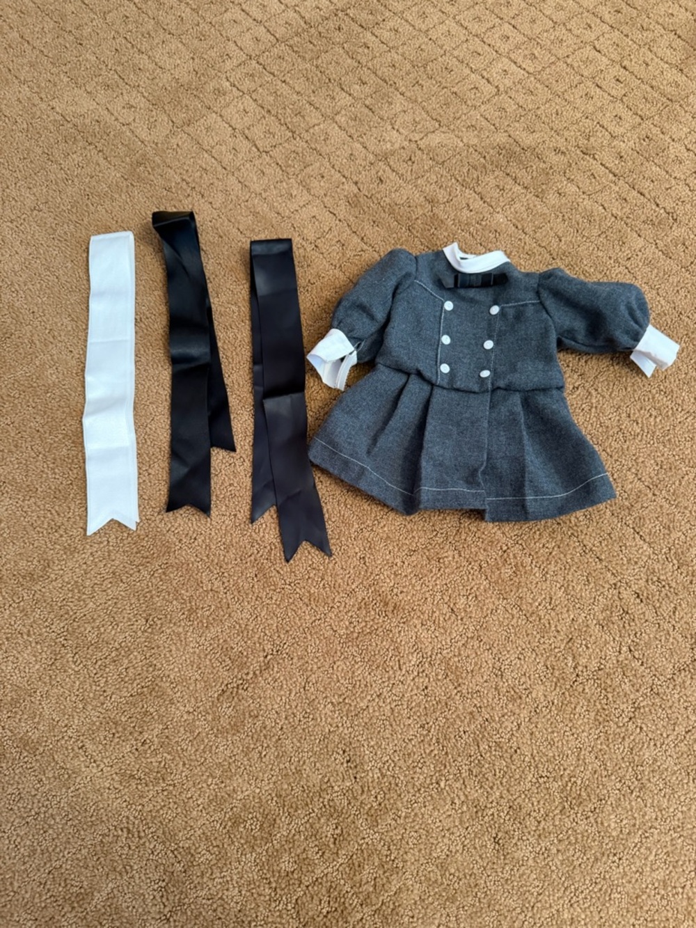 American girl pleasant company Samantha’s school outfit with ribbon